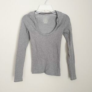 Free People Size XS/S Gray Stretchy Long Sleeve Shirt
